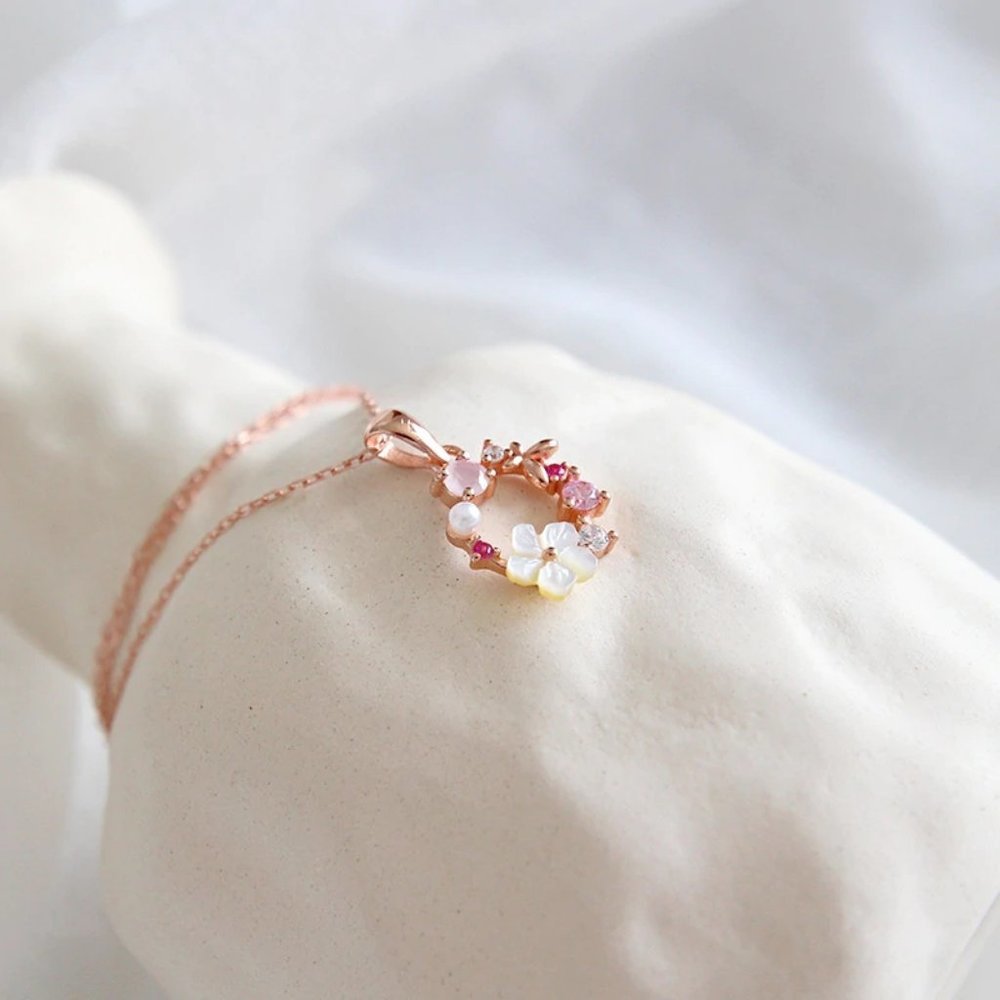 New 18K Rose Gold Flower Butterfly Circle Necklace - Picture 3 of 4